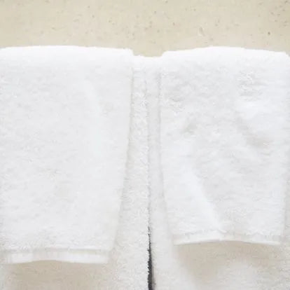 Luxury White Bath Towels 610 GSM 100% Cotton Pack of 2 – Ultra Soft and Highly Absorbent